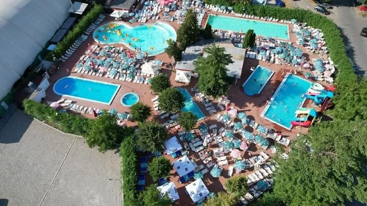 Bazin - Piscina Aqua Club