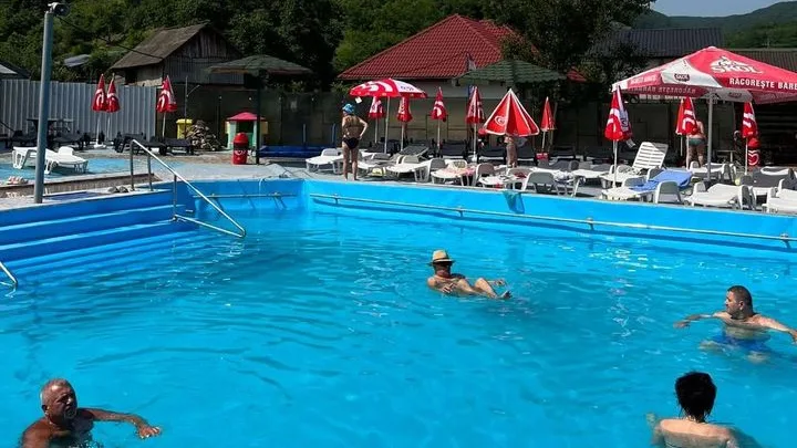 Bazin - Piscina Apa Sărată